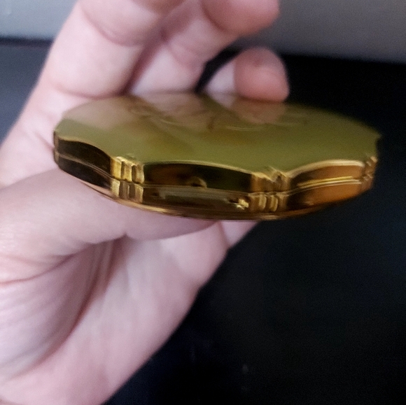 Rare find! KIGU LONDOn 1950 Compact Mrror - Picture 5 of 8